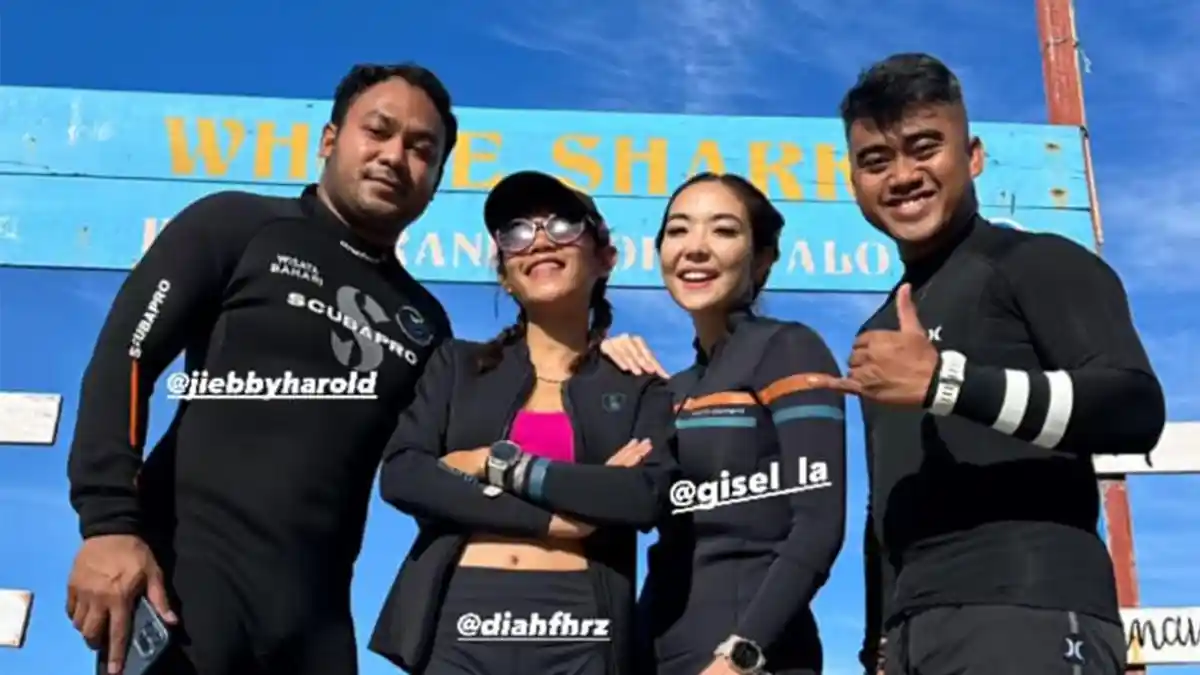 Gisel dan Naysila Mirdad Berwisata ke Botubarani, Berenang Bareng Hiu Paus Gorontalo