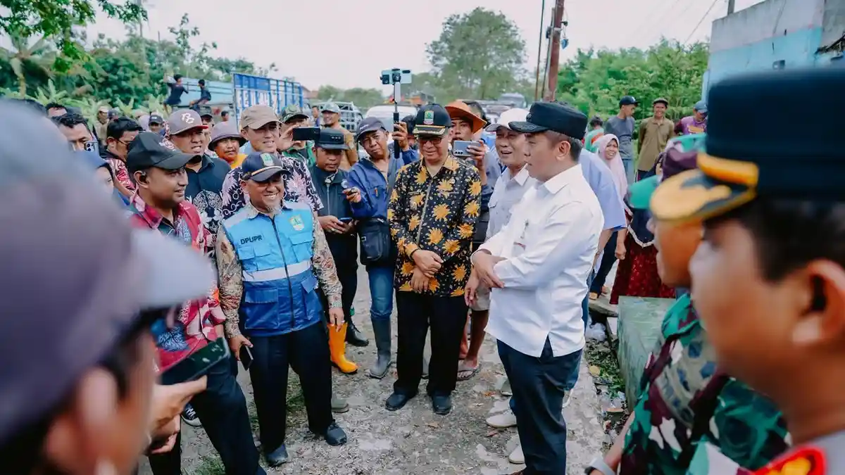 Bupati Aep Bongkar Bangunan dan Jembatan Liar karena Bikin Banjir