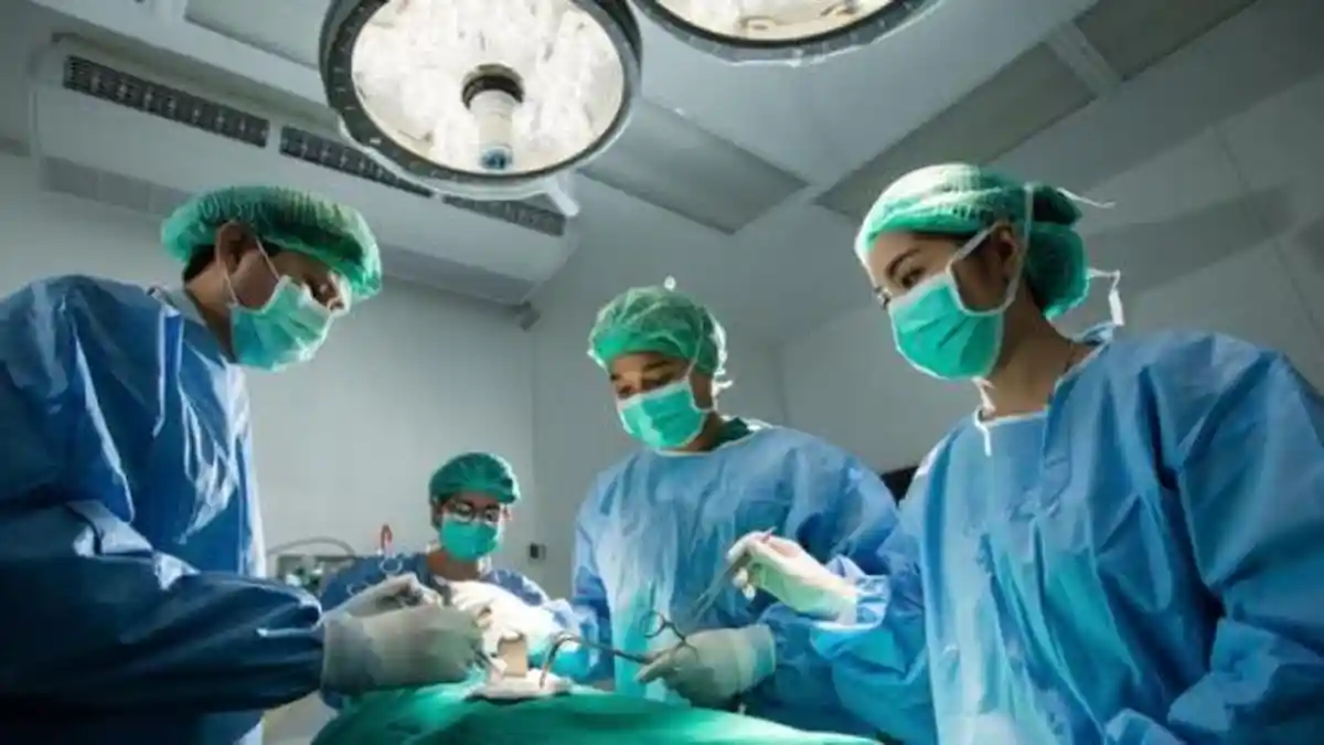 Mengapa Dokter Mendengarkan Musik Saat Mengoperasi Pasien?