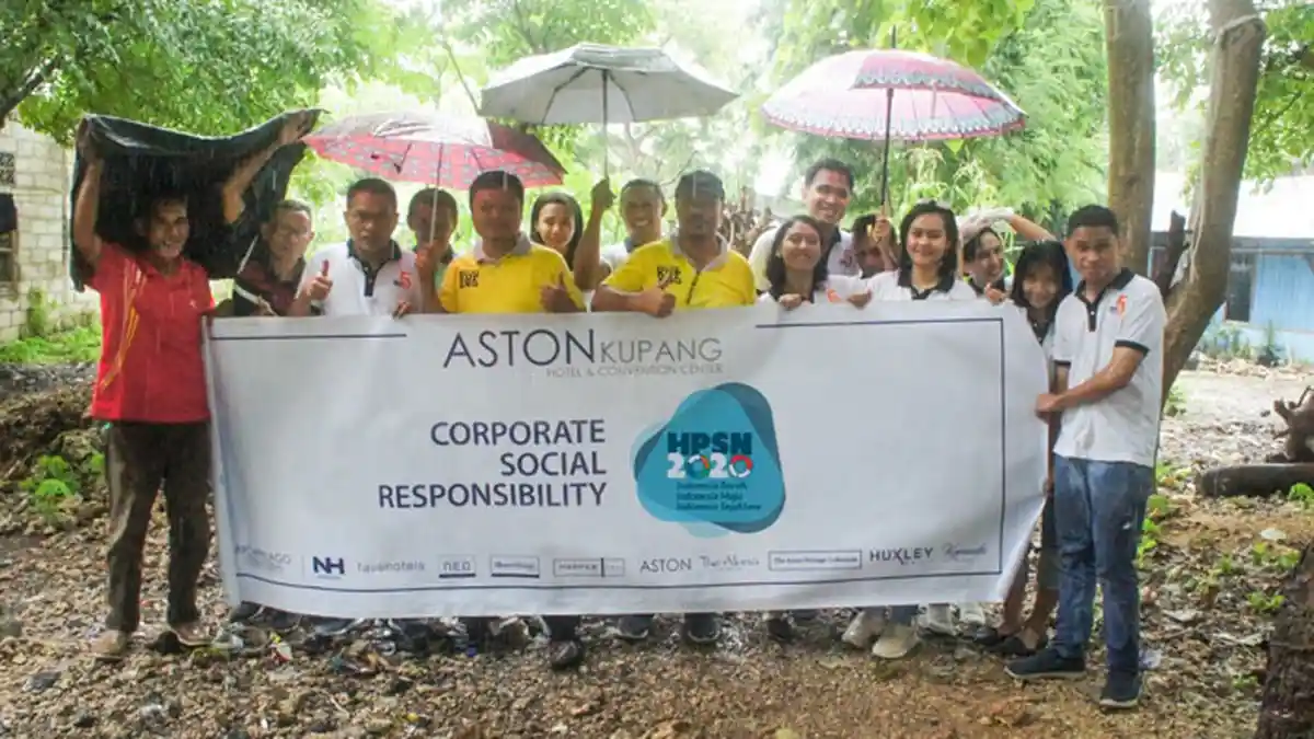 Peringati Hari Peduli Sampah Nasional 2020 Aston dan BDLHK Tanam Pipa Biopori