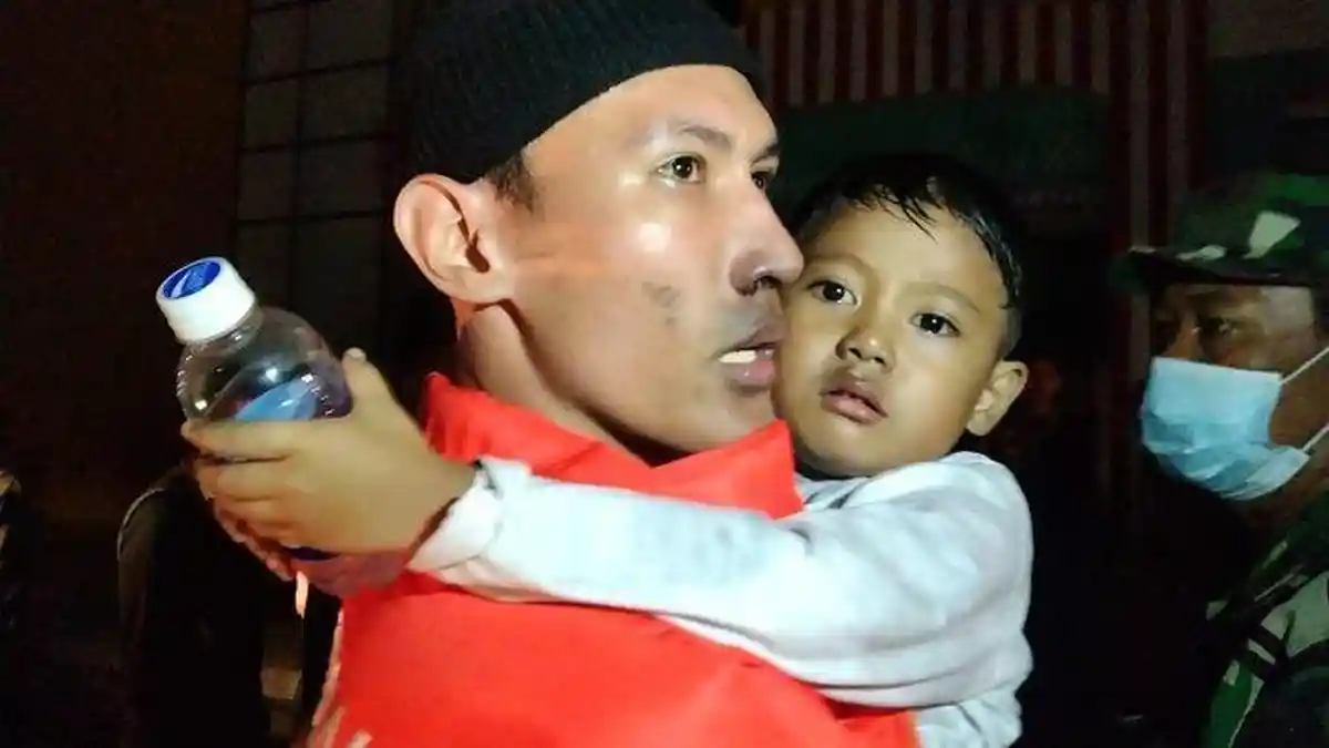 Trans Studio Mall Makassar Terbakar, Anak Kecil Ini Terjebak di Lantai Atas Diselamatkan Karyawan