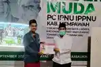 ketua-pc-ipnu-mempawah-haris-rosi-memberikan.jpg