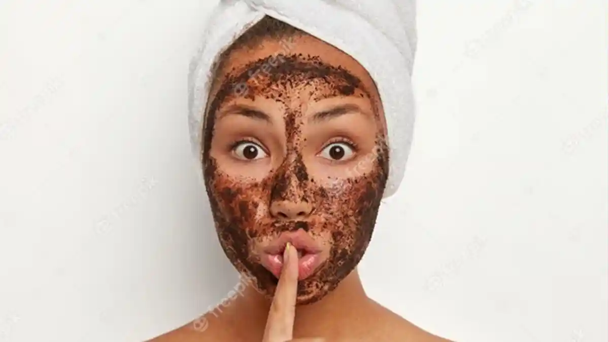 Termasuk Scrub dengan Partikel Kasar, 5 Produk Skincare Ini Ternyata Bisa Rusak Kulit, Masih Pakai?