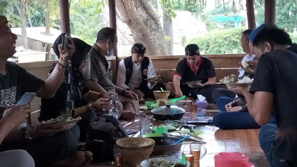 Manajemen Objek Wisata Alam Talaga Biru Cicerem Komitmen Lestarikan Budaya, Dipuji Anton Carliyan