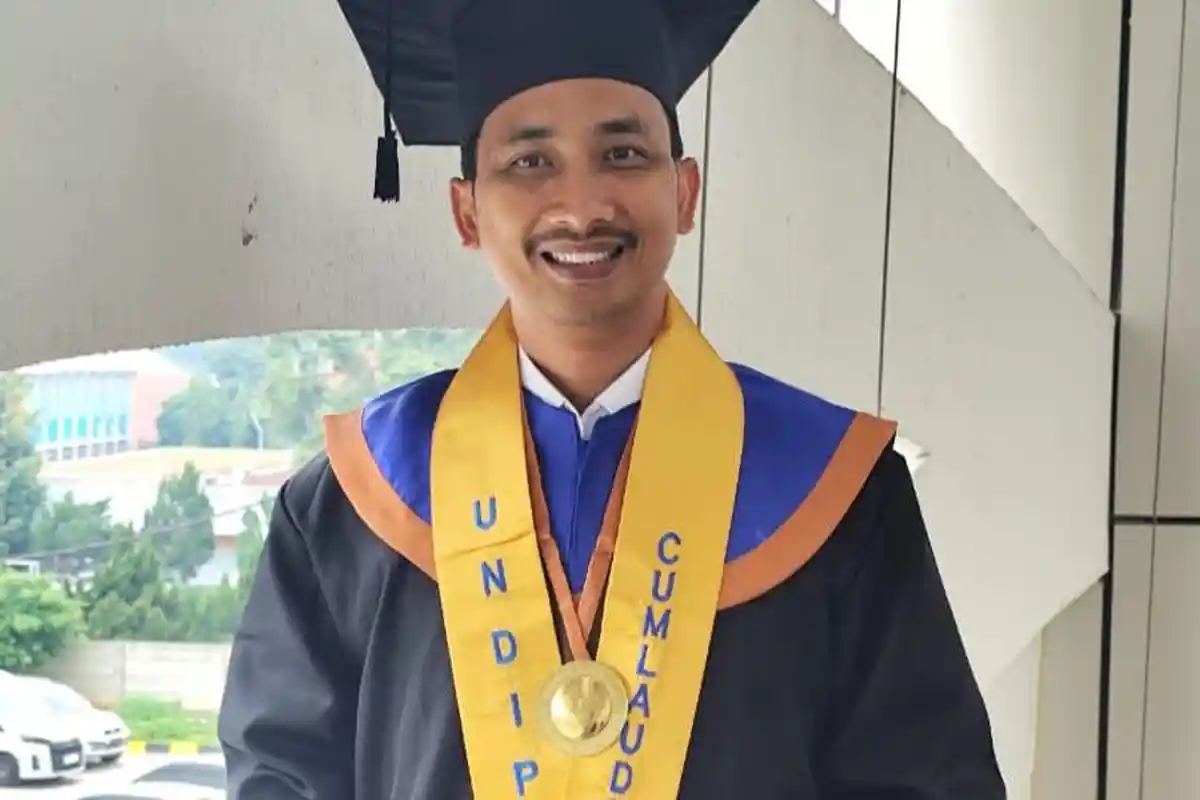 USM Tambah Doktor Baru, Dosen Sistem Informasi USM Dr. Saifur Rohman Cholil Raih Cumlaude di Undip