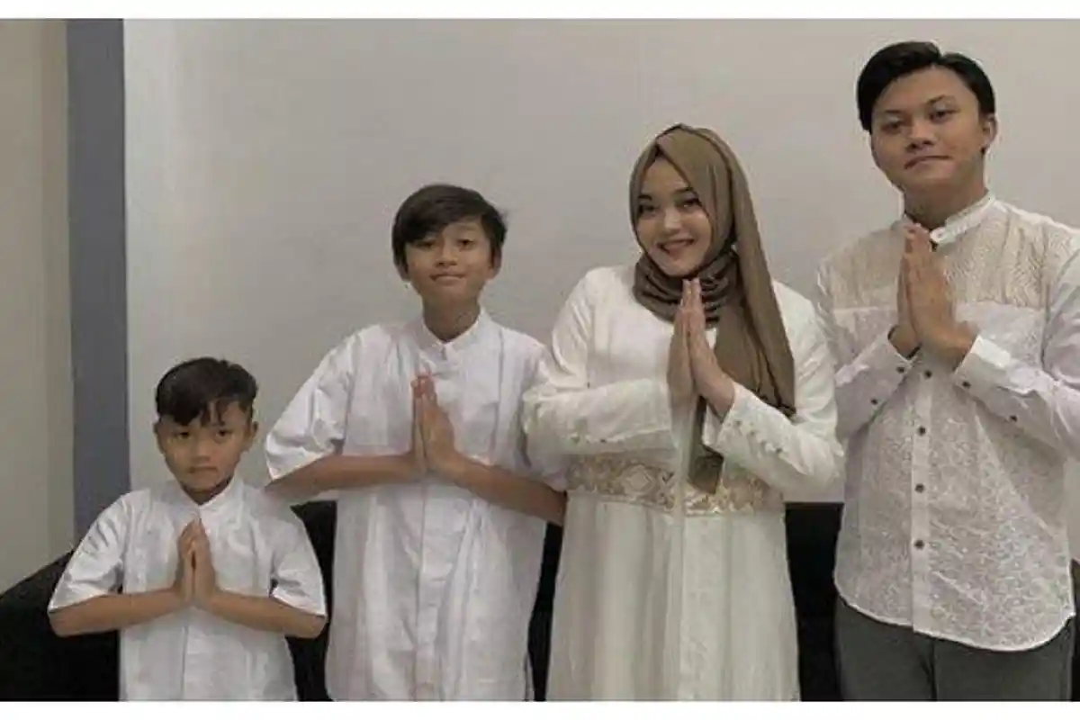 Sule Tetap Pentingkan Etika, Walau Bangga Dengan Kesuksesan Anaknya