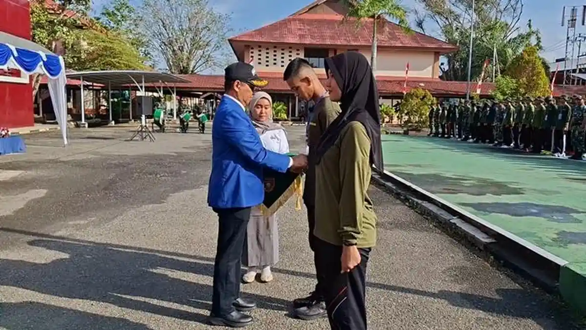 Mental Ribuan Mahasiswa Baru Poliban Digembleng ala TNI di Mako Rindam ...