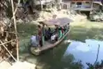 Perahu Eret Masih Menjadi Alat Transportasi Warga