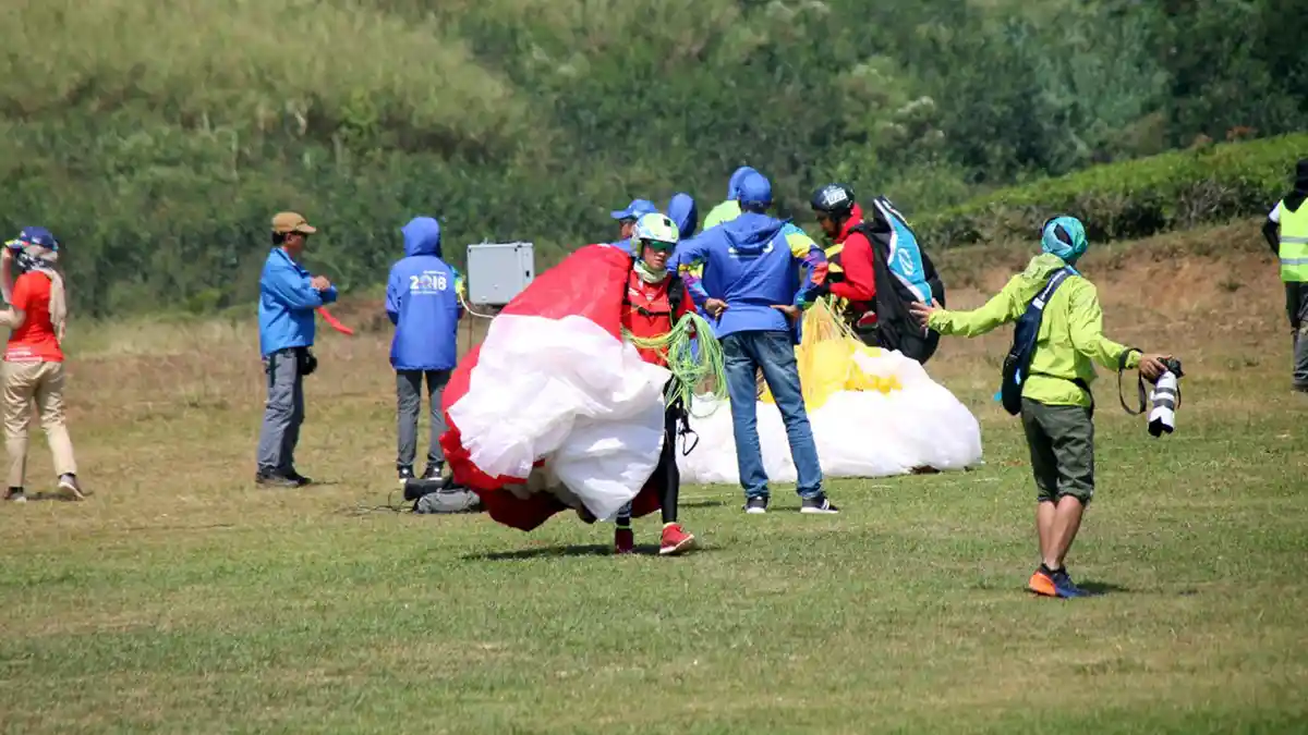 Emas Keenam untuk Indonesia Disumbang Timnas Paralayang dari Nomor Ketepatan Mendarat Beregu Putra!