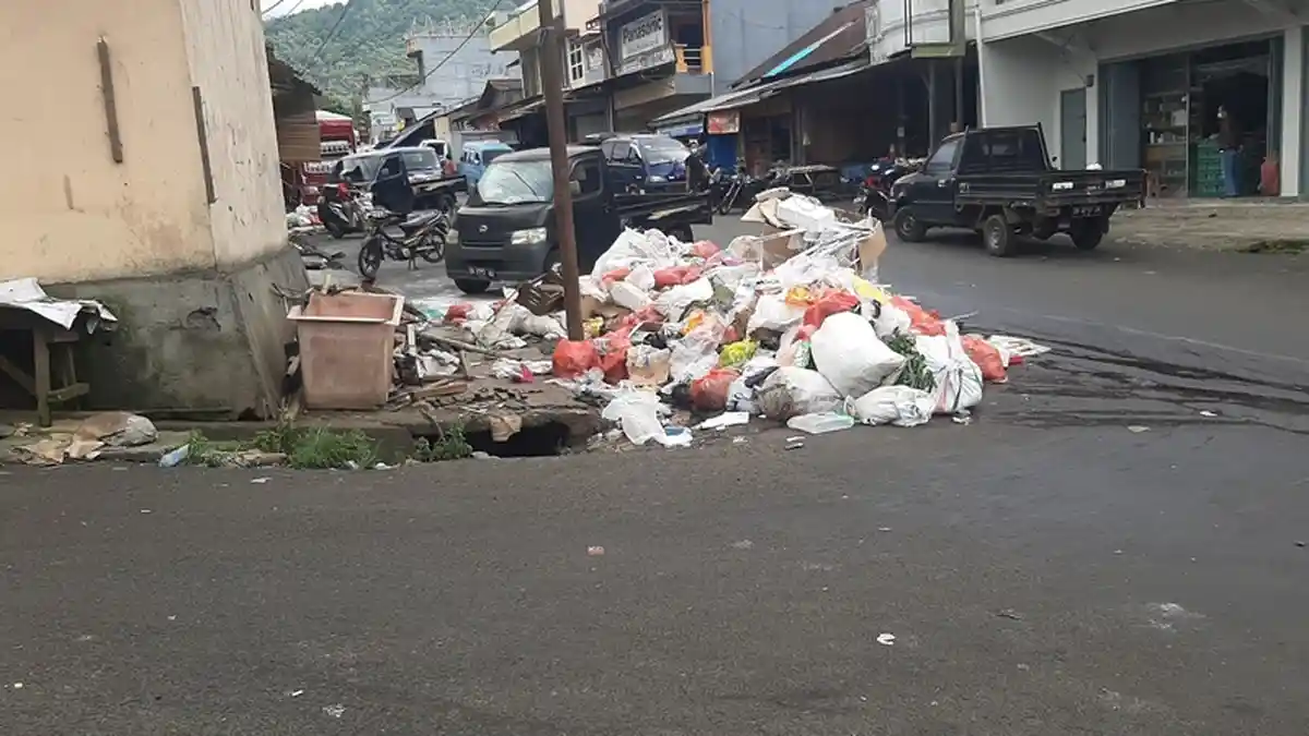 Penanganan Sampah di Pasar Beriman Belum Maksimal, Warga Sering Keluhkan Bau Busuk