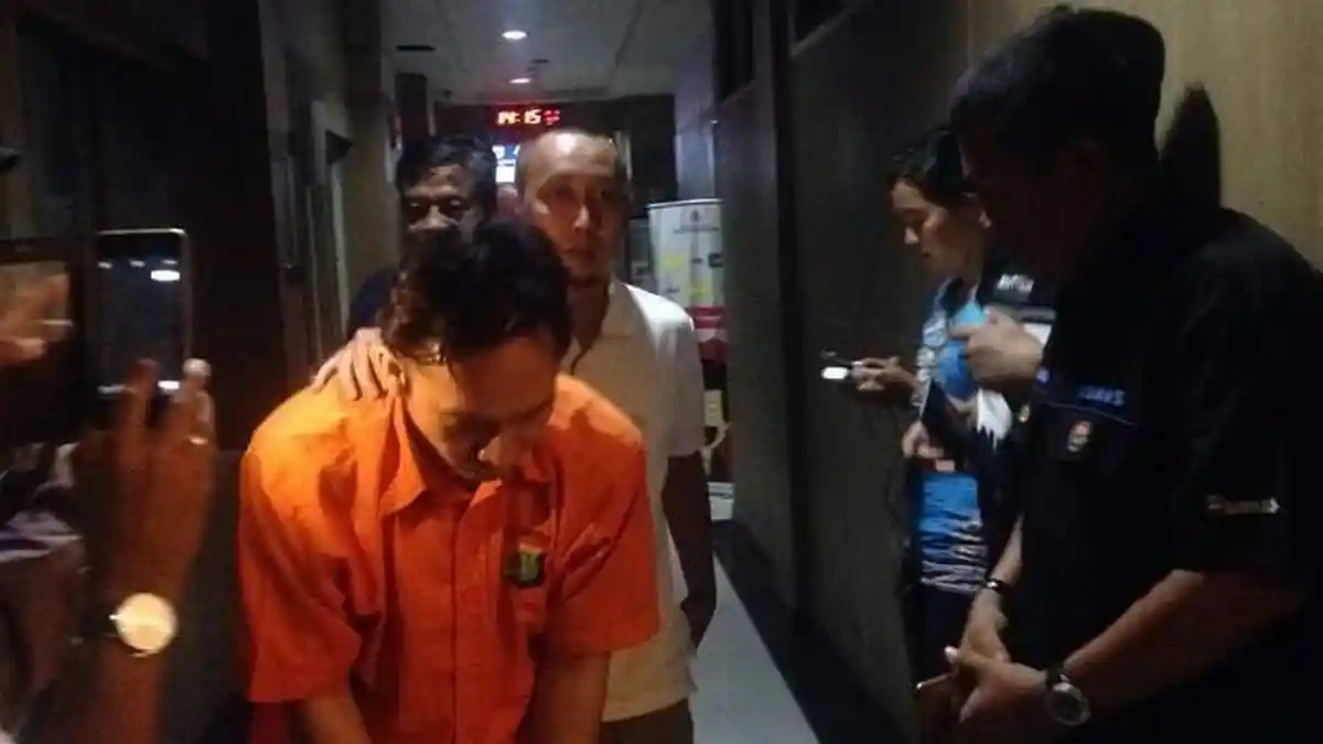 Setelah Bunuh Juragan Bakso Cipondoh, Jonny Bacok Istri yang Terpergok Bermesraan dengan Pria Lain!