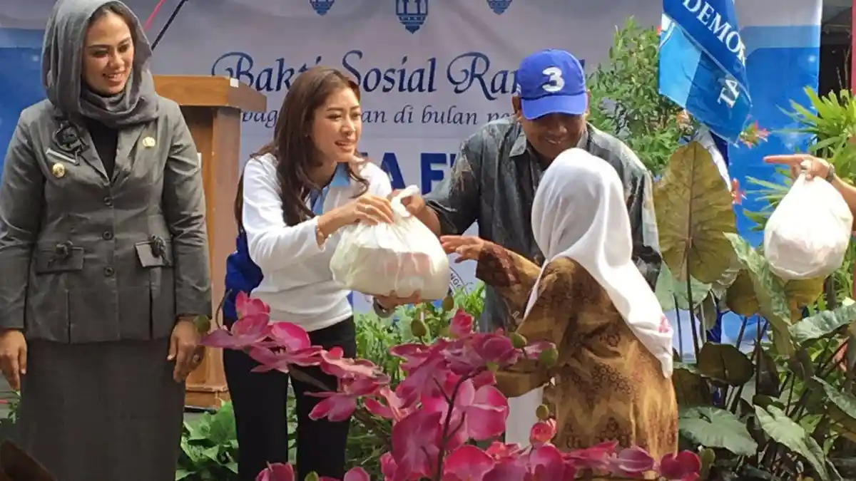 PIA Fraksi Demokrat DPR Gelar Baksos di Karawang