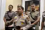 Kabid-Humas-Polda-Jambi-Kombes-Pol-Mulia-Prianto-menyampaikan-pemecatan-Bripda-Waldi.jpg