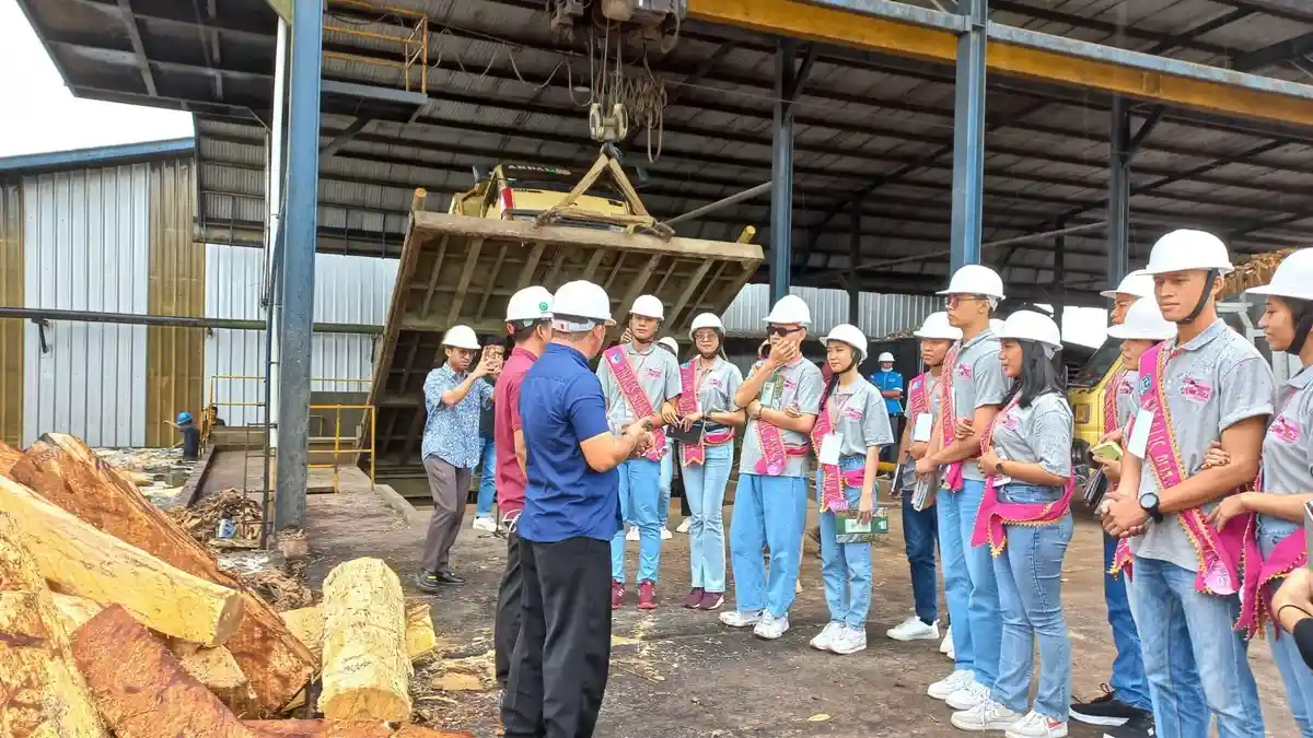 Finalis Bujang Miak Bangka Dikenalkan Mie Instan Sagu di PT BAA    