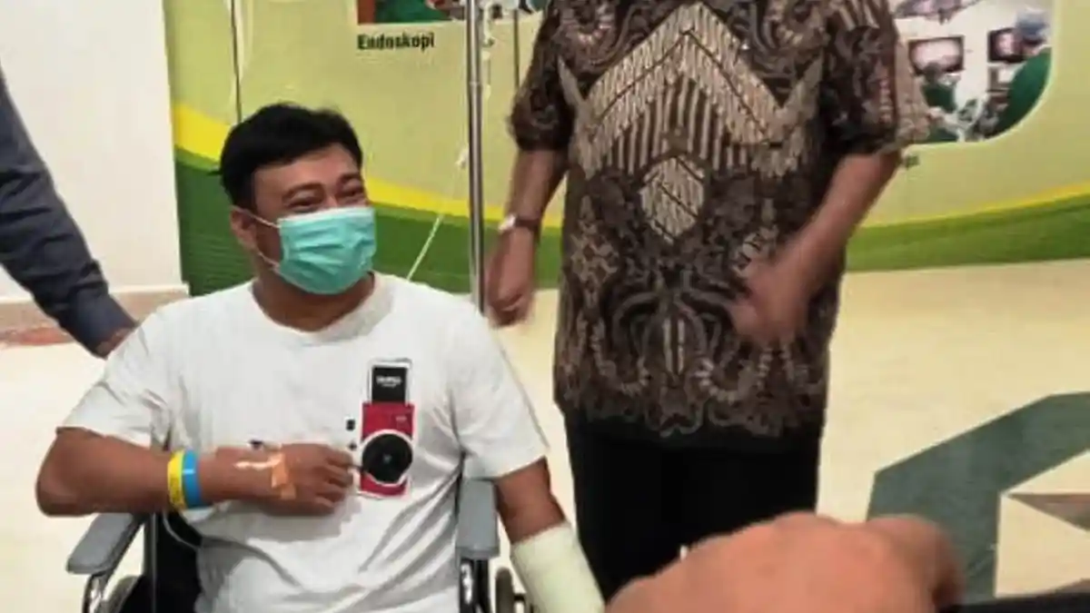 Ismeth Abdullah Jenguk Helmy Hemilton di RS Awal Bros Batam, Dikeroyok di Harbour Bay