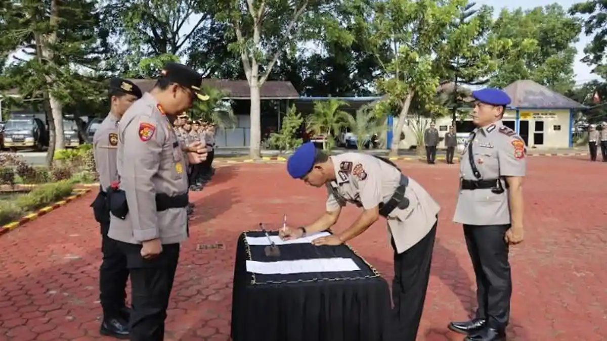 Polres Langkat Sertijab Kasatpolairud dan Kasi Humas, Ini Penggantinya - Tribun-medan.com