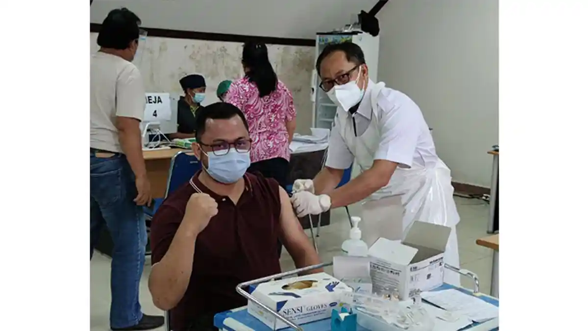 Perangi Pandemi Covid-19, BPJS Kesehatan Cabang Denpasar Laksanakan Vaksinasi Covid-19