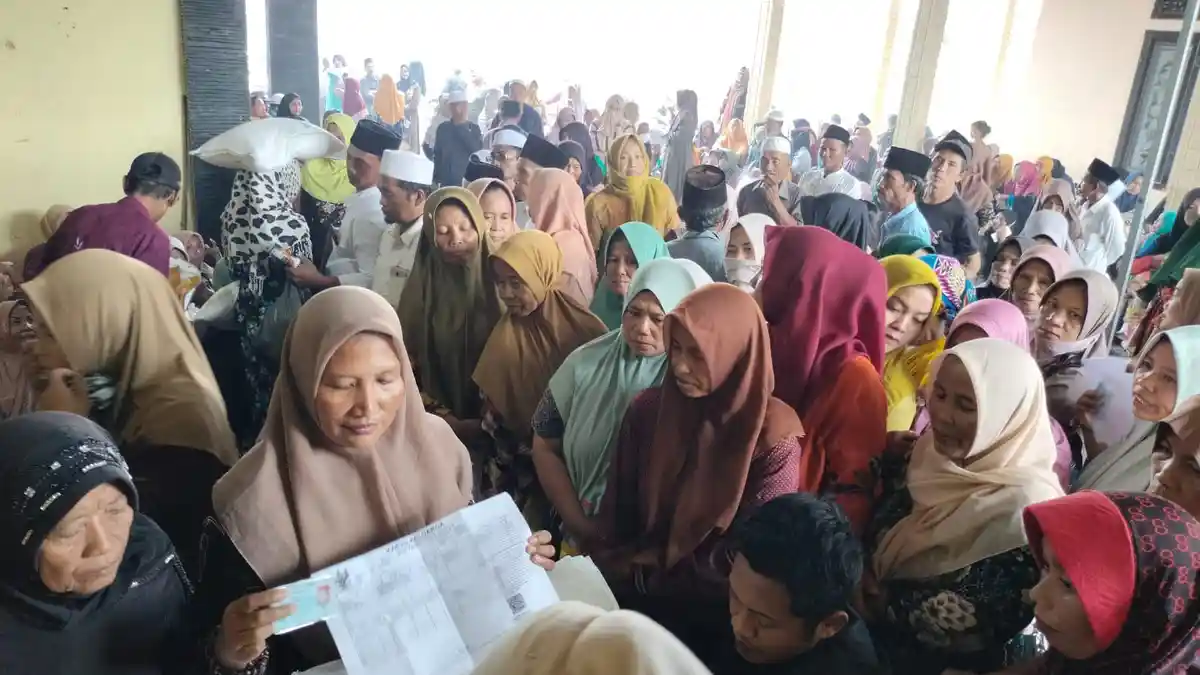 Pemdes Samaran Sampang Salurkan Bantuan untuk 927 Warga, Setiap ...