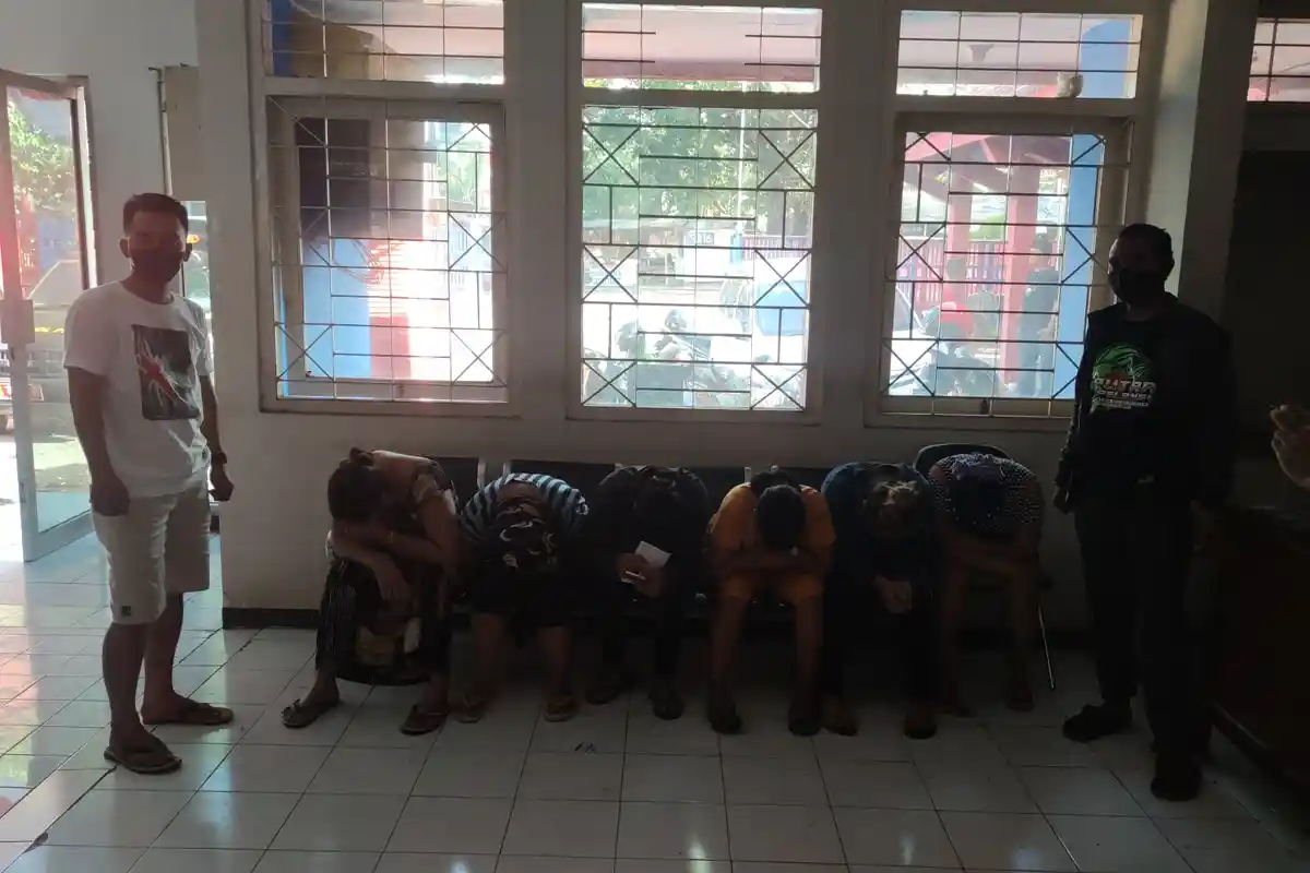 Hendak Berbuat Dosa Bareng PSK di Bilik, Pria di Probolinggo Diciduk Petugas, Muncikari Masuk Toilet