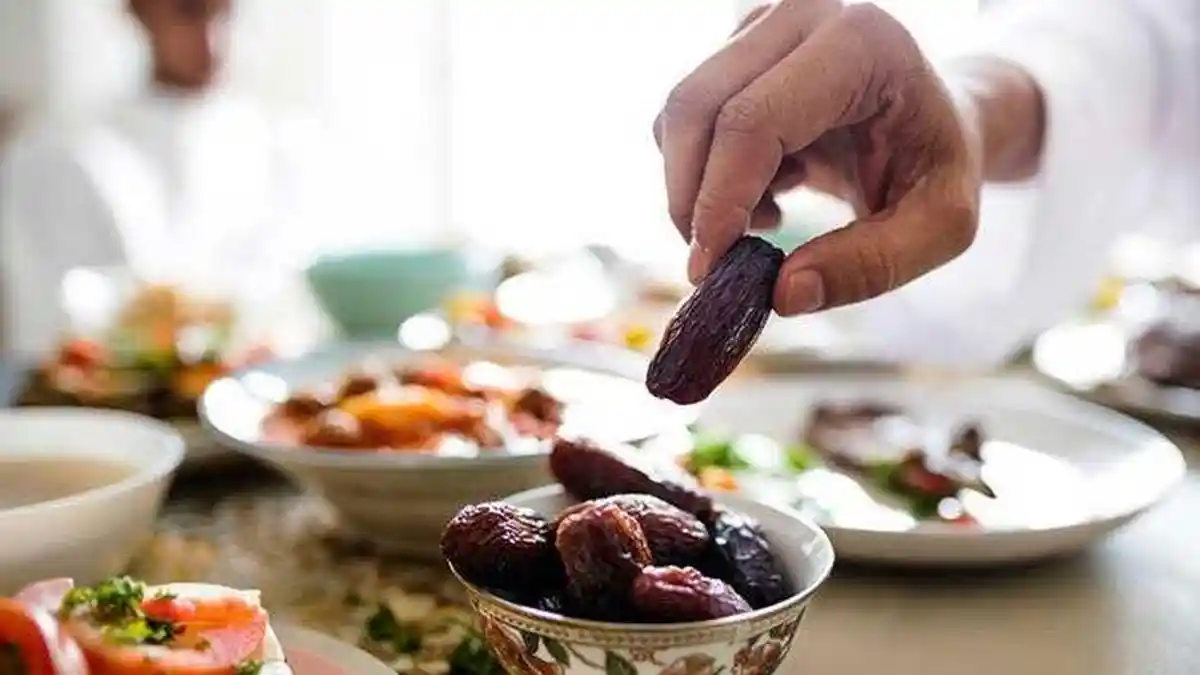 Magrib Surabaya dan Waktu Berbuka Puasa Jam Berapa Hari Ini? Brosur Jadwal Imsakiyah Ramadan 2025