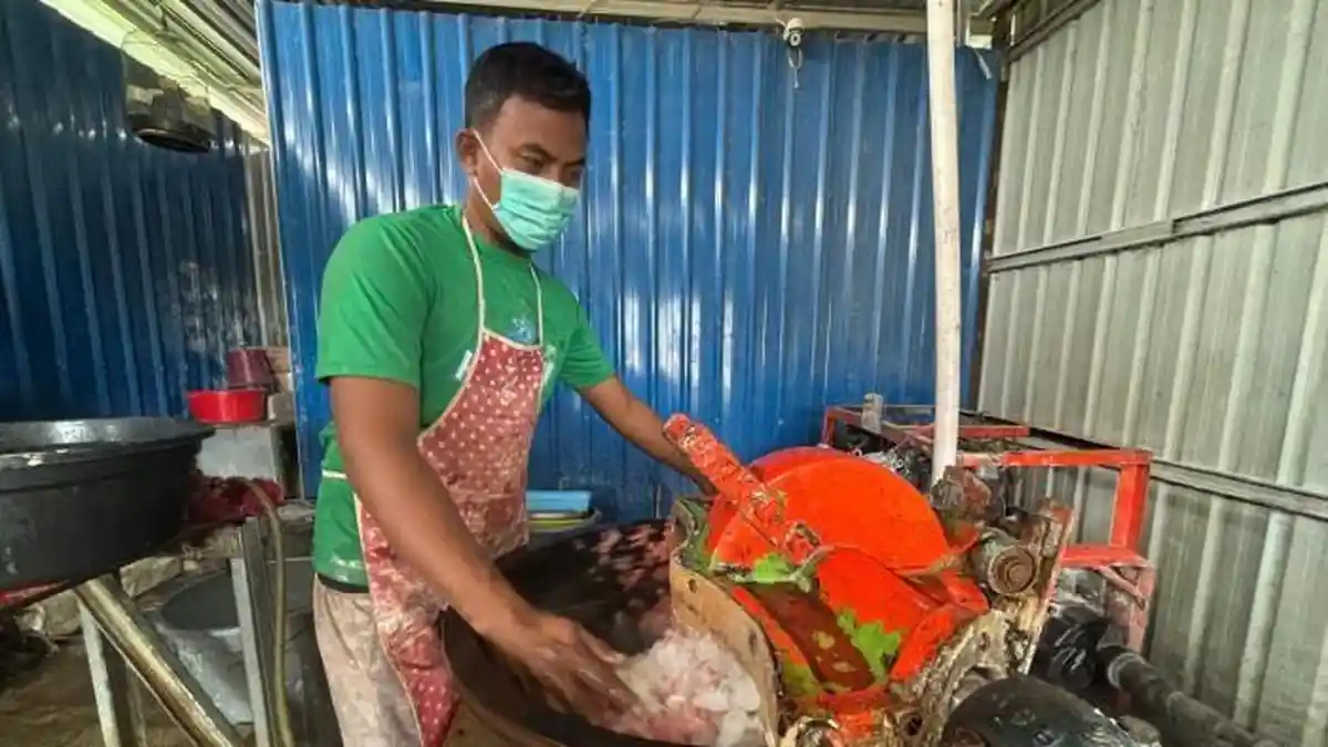 Rakit Sendiri Mesin Giling Daging, Usaha  Pasutri di Kampung Timur Balikpapan Ini Makin Laris