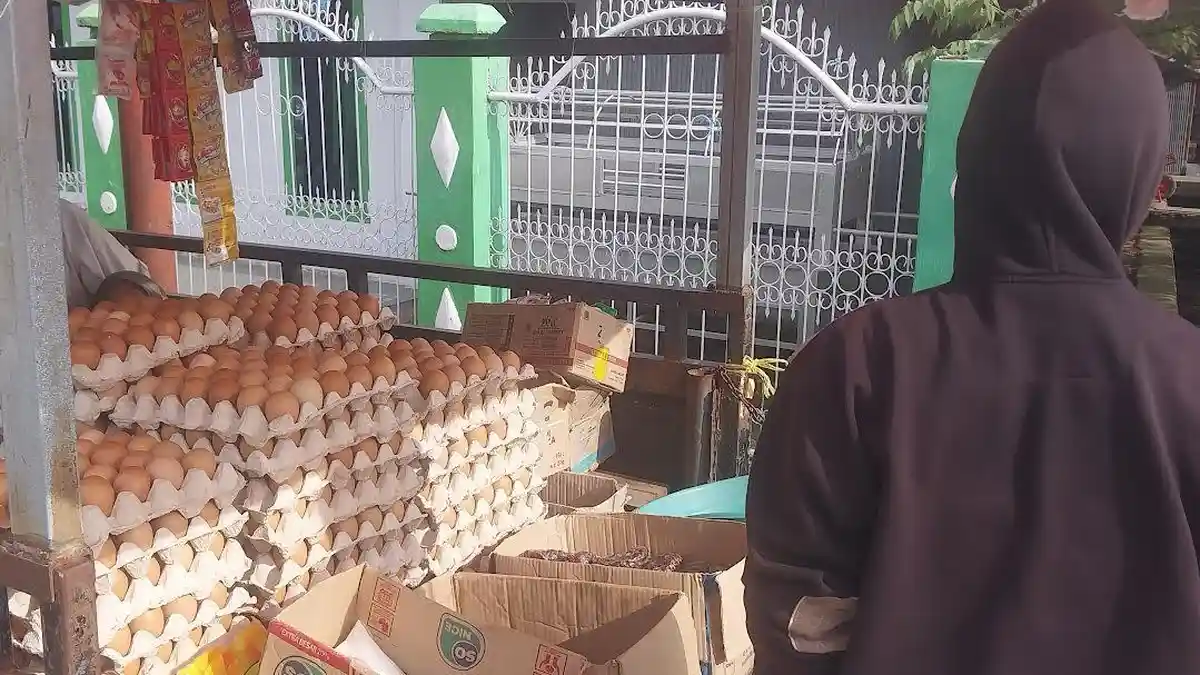 Harga Telur di Pasar Karisa Jeneponto Tembus Rp 60 Ribu Per Rak