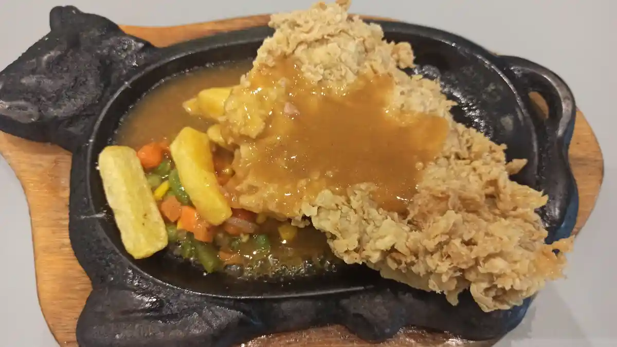 Nongkrong Instagramable, Ngopi dan Kuliner Steak di Waroeng Steak & Shake Purnawarman Bandung