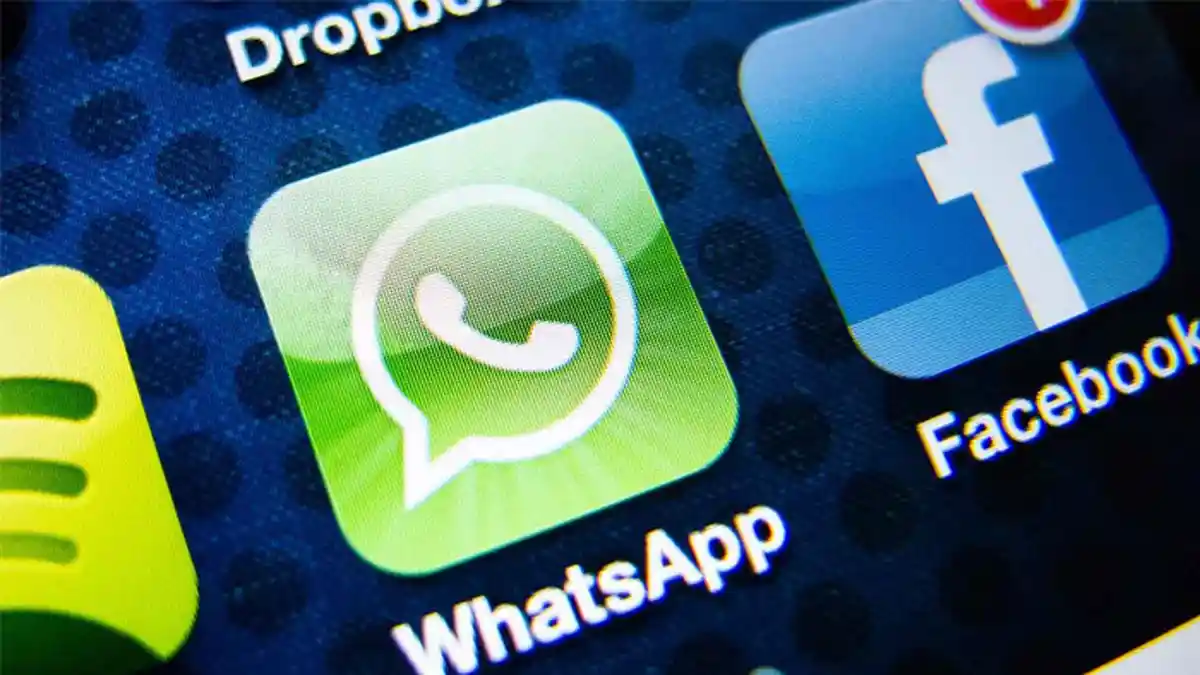 Sekarang Update Status di WhatsApp Bisa Langsung Terkoneksi ke Facebook Story, Bagaimana Caranya?