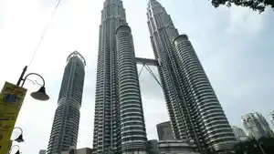 menara-kembar-petronas-di-kuala-lumpur-malaysia-salah-satu-ikon.jpg