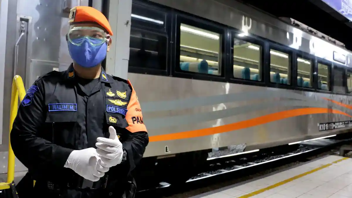 PT KAI Menyiapkan Pedoman New Normal dalam Pelayanan Penumpang dan Barang