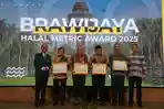 Fadlullah-saat-menerima-penghargaan-UB-Halalmetric-Award.jpg