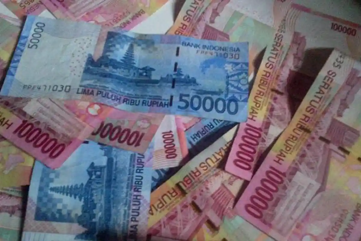 Rupiah Rabu Pagi Turun ke Level Rp 13.332 per Dolar AS