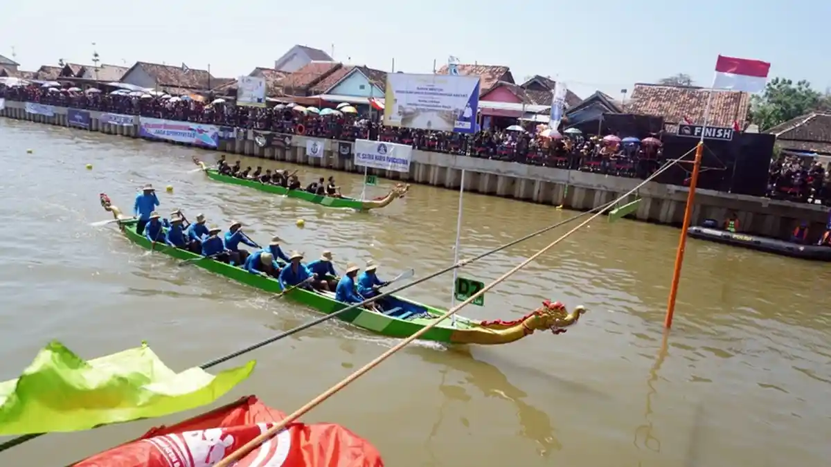 Lomba Dayung Tradisional Makin Meriah di Batang, Tahun Ini Diikuti 400 Tim