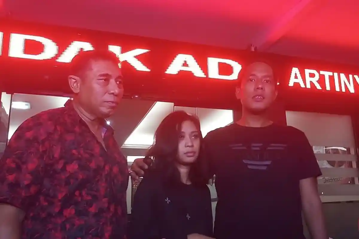 Dikabari Anaknya Meninggal 13 Jam setelah Kejadian, Karen Pooroe: Ada Apa? Saya Berhak Tahu Semua!