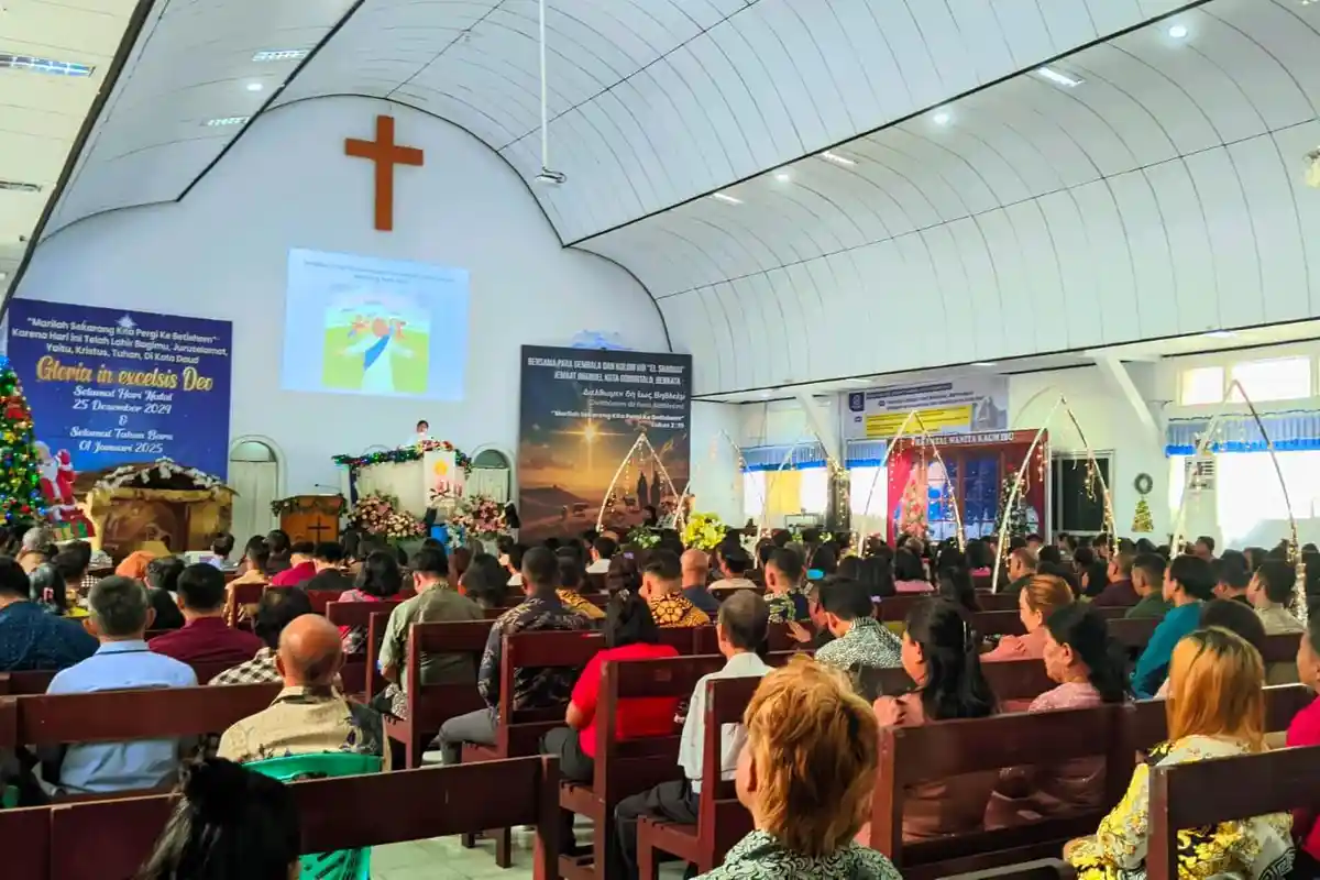Jemaat Membeludak, GPIG Imanuel Kota Gorontalo Ibadah Natal dalam Dua Sesi