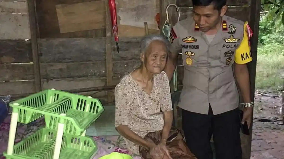 Kisah Nenek Batia, Hidup Sebatang Kara di Gubuk Reyot