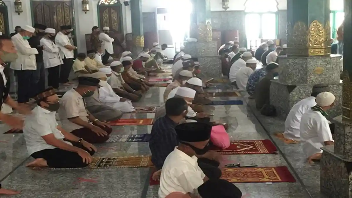 Perbedaan Cara Duduk Iftirasy dan Duduk Tawarruk dalam Sholat, Ternyata Cara Duduk yang Paling Bagus