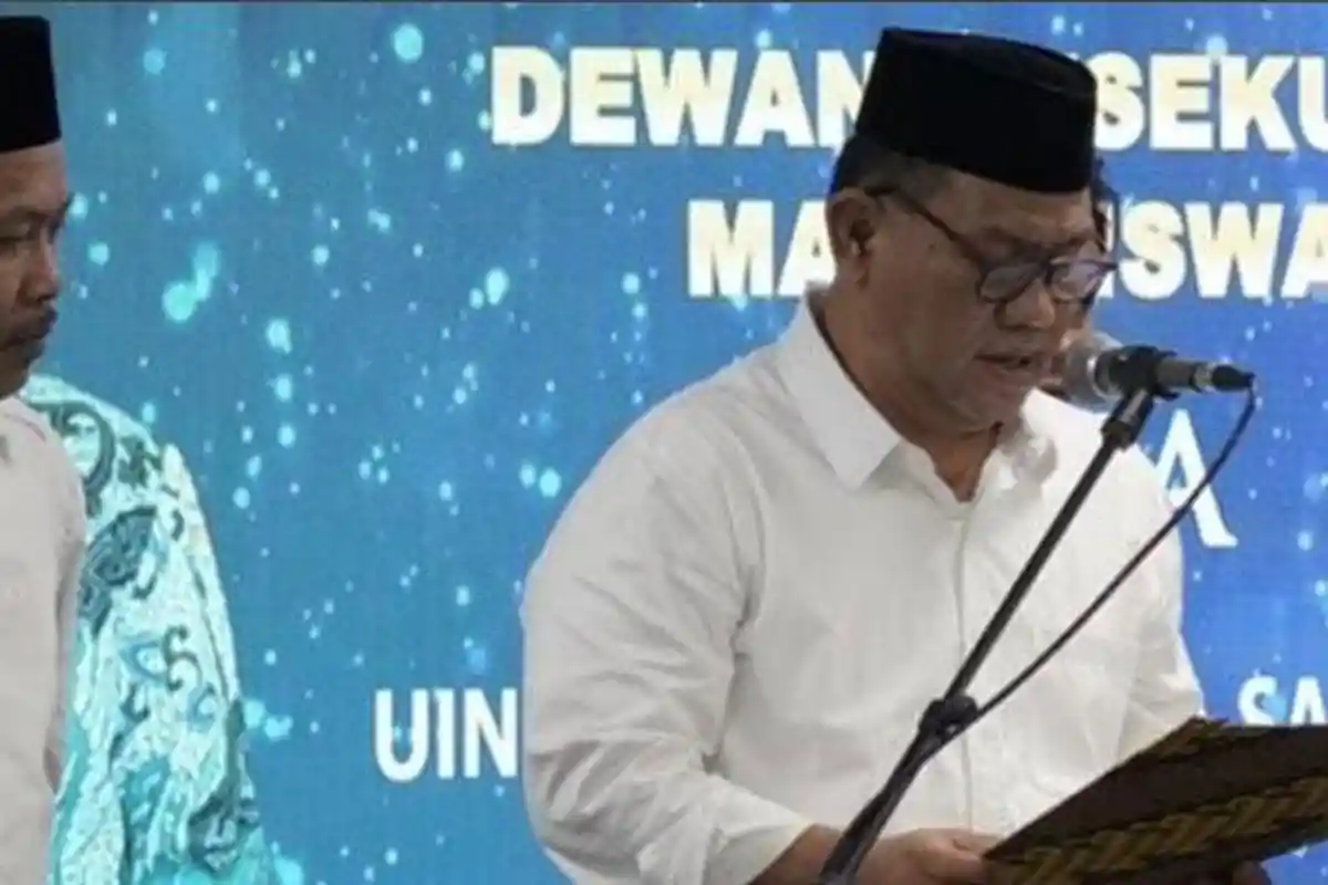 Rektor Kukuhkan Ketua dan Pengurus Dema UIN STS Jambi Periode 2024/2025