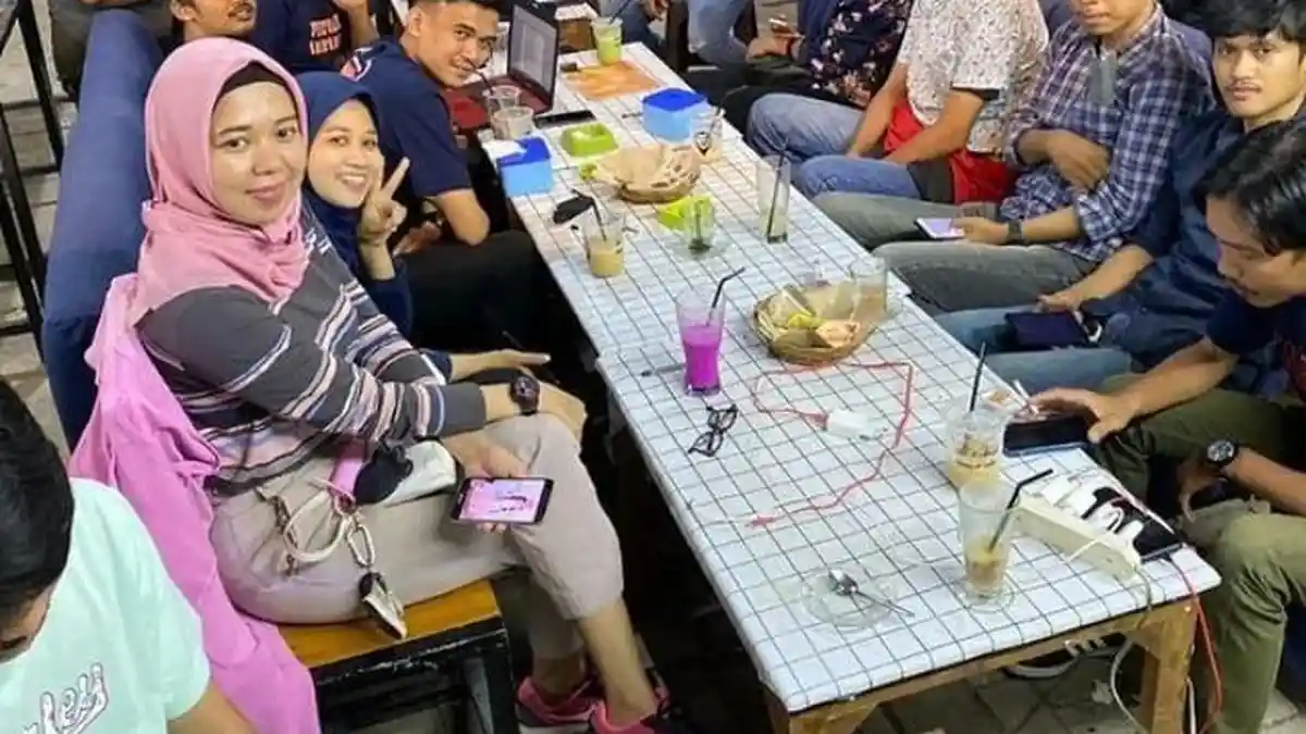 Komunitas Pagandeng Berbaju I Love Adnan Deklarasi Dukung Husniah-Darmawangsyah - Barisan-M3er34.jpg