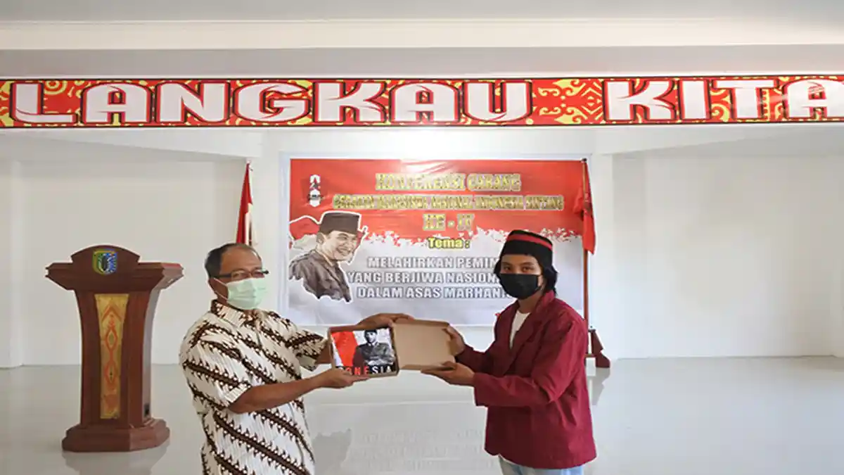 Paulus Yosep Tapa Jabat Ketua GMNI Sintang