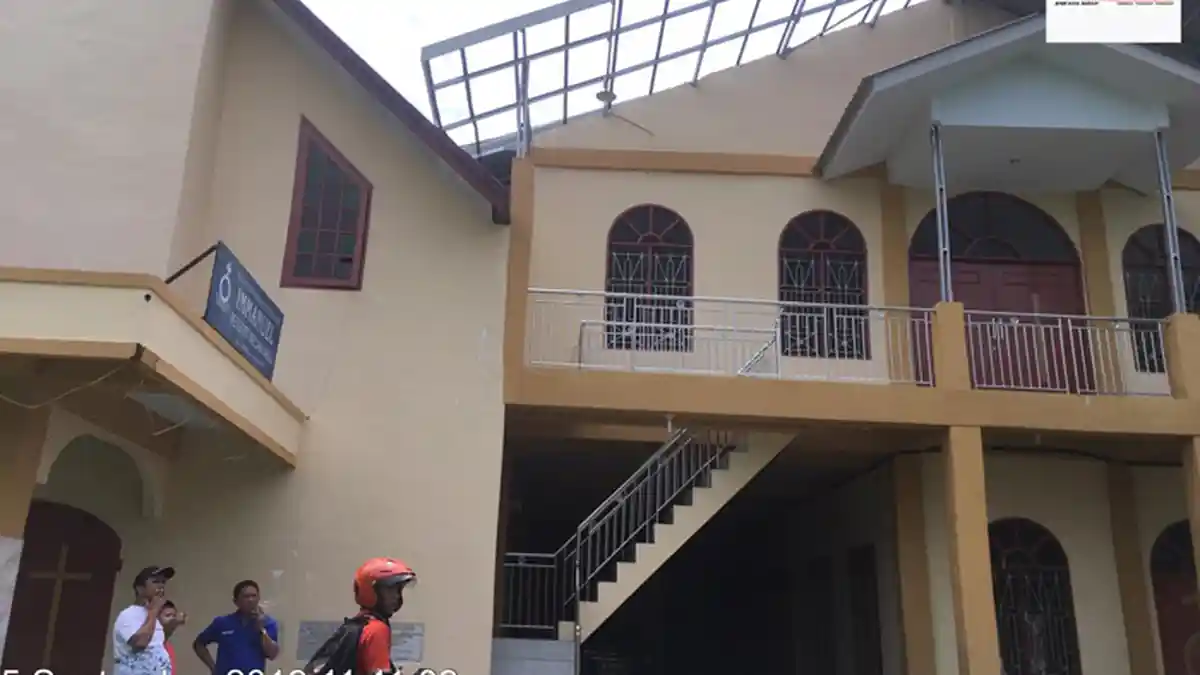 Atap Gereja HKBP Imanuel Kelurahan Sei Mati Terbang Diterjang Angin Puting Beliung