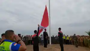 pengibaran-bendera-raksasa-di-bukit-seumadam.jpg