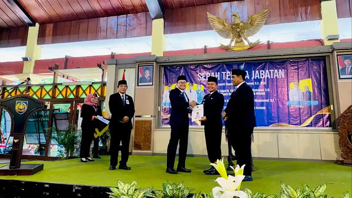 Bupati Tegal Ischak Maulana Rohman Fokus Perbaikan Jalan di 100 Hari Pertama