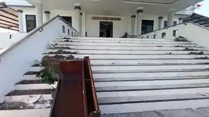 DIBAKAR-MASSA-Kondisi-gedung-DPRD-Kabupaten.jpg
