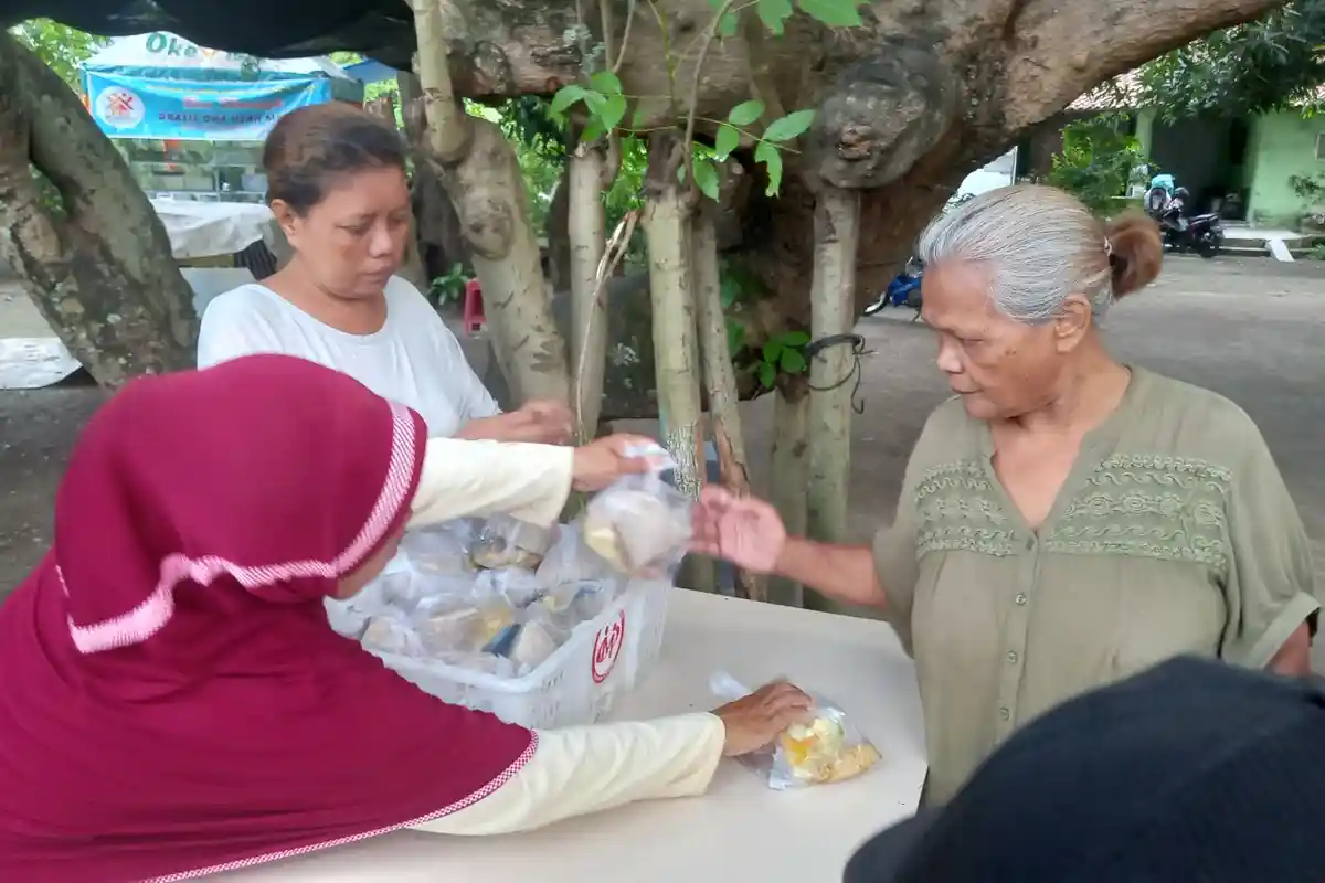 Warung Makan Ben Warregh Kota Tegal, Berbagi Takjil dan Nasi Bungkus Gratis Selama Ramadan