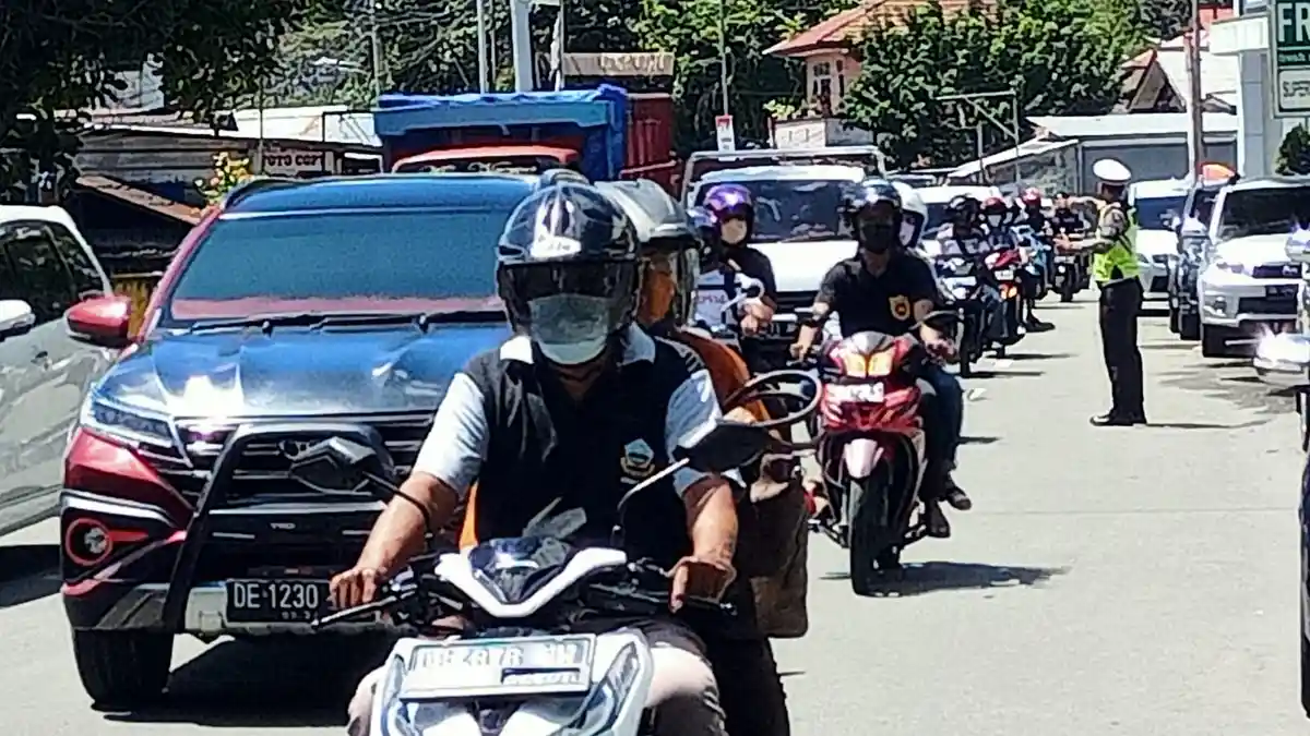 Demo Tolak Penghapusan BBM Premium, Macet Tak Terhindarkan di Depan Gedung DPRD Kota Ambon