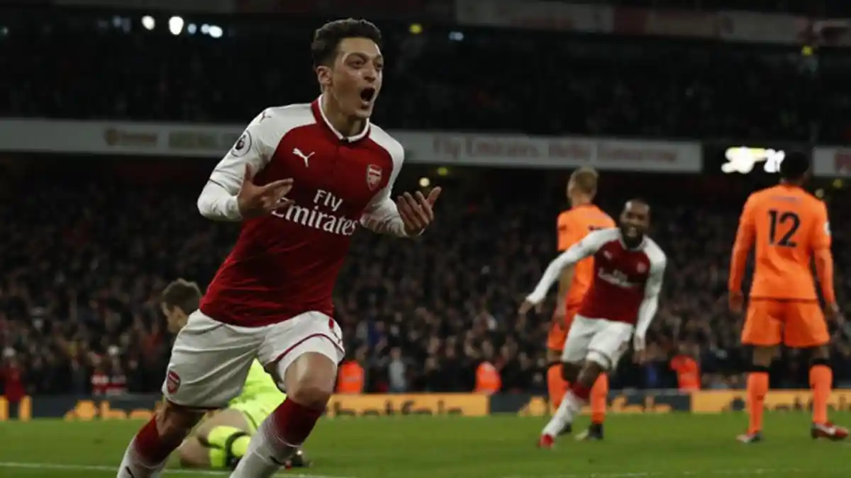Benarkah Ini Kode Mesut Oezil Bakal Bertahan di Arsenal?