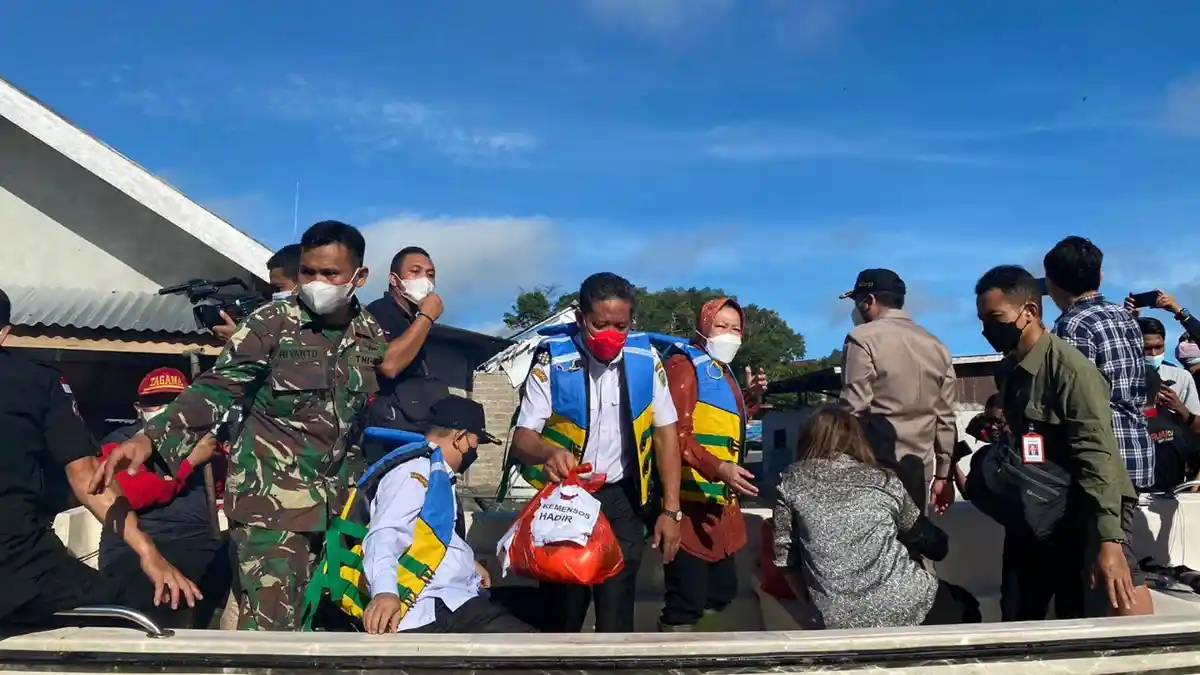 Polres Sanggau Amankan Kunjungan Kerja Mentri Sosial RI Tri Rismaharini