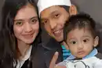 artis-ibnu-jamil-dan-istrinya-ade-maya-serta-buah-hati-mereka_20170401_174644.jpg