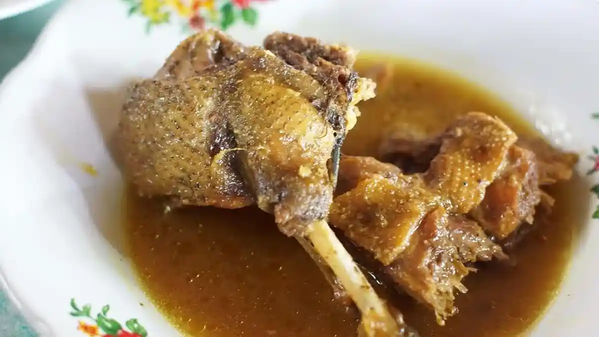 Gurih Empuknya Opor Bebek Bu Yadi Bikin Nagih Lagi